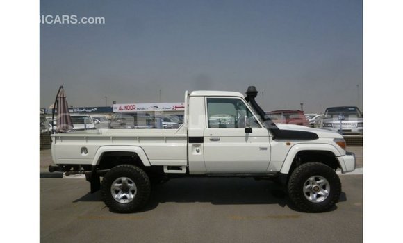Buy Import Toyota Land Cruiser White Car in Import - Dubai in Baa Buy Import Toyota Land Cruiser White Car in Import - Dubai in Baa