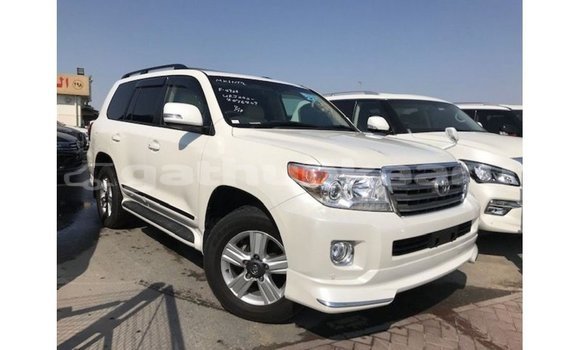 Buy Import Toyota Land Cruiser White Car in Import - Dubai in Baa Buy Import Toyota Land Cruiser White Car in Import - Dubai in Baa