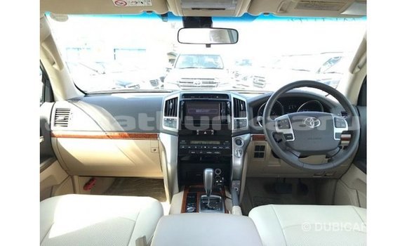 Buy Import Toyota Land Cruiser White Car in Import - Dubai in Baa Buy Import Toyota Land Cruiser White Car in Import - Dubai in Baa