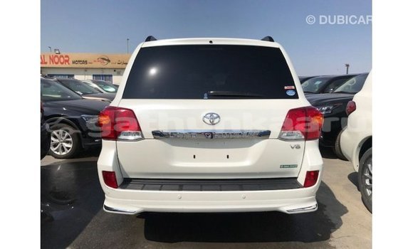Buy Import Toyota Land Cruiser White Car in Import - Dubai in Baa Buy Import Toyota Land Cruiser White Car in Import - Dubai in Baa