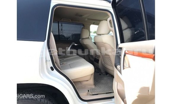 Buy Import Toyota Land Cruiser White Car in Import - Dubai in Baa Buy Import Toyota Land Cruiser White Car in Import - Dubai in Baa