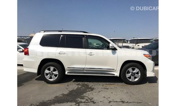 Buy Import Toyota Land Cruiser White Car in Import - Dubai in Baa Buy Import Toyota Land Cruiser White Car in Import - Dubai in Baa