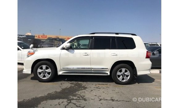 Buy Import Toyota Land Cruiser White Car in Import - Dubai in Baa Buy Import Toyota Land Cruiser White Car in Import - Dubai in Baa