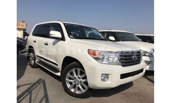 Buy Import Toyota Land Cruiser White Car in Import - Dubai in Baa Buy Import Toyota Land Cruiser White Car in Import - Dubai in Baa