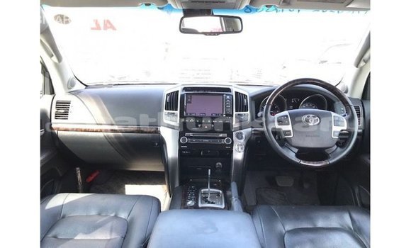 Buy Import Toyota Land Cruiser White Car in Import - Dubai in Baa Buy Import Toyota Land Cruiser White Car in Import - Dubai in Baa