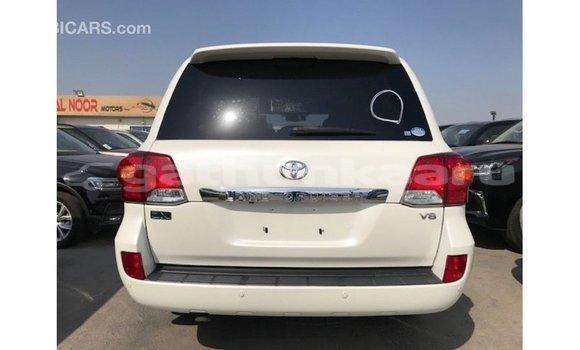 Buy Import Toyota Land Cruiser White Car in Import - Dubai in Baa Buy Import Toyota Land Cruiser White Car in Import - Dubai in Baa