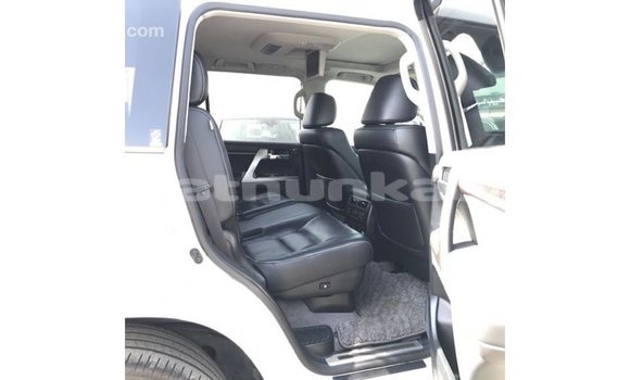 Buy Import Toyota Land Cruiser White Car in Import - Dubai in Baa Buy Import Toyota Land Cruiser White Car in Import - Dubai in Baa