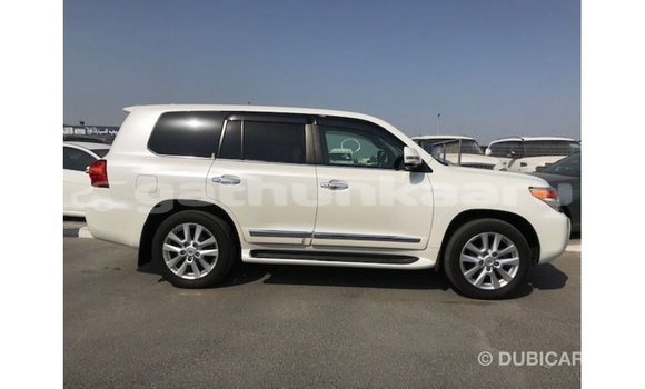 Buy Import Toyota Land Cruiser White Car in Import - Dubai in Baa Buy Import Toyota Land Cruiser White Car in Import - Dubai in Baa