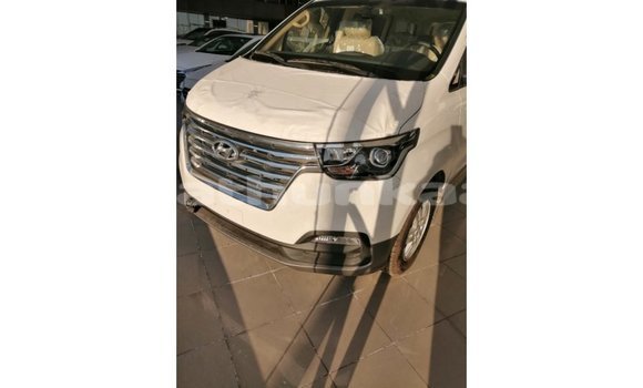 Buy Import Hyundai Accent White Car in Import - Dubai in Baa Buy Import Hyundai Accent White Car in Import - Dubai in Baa
