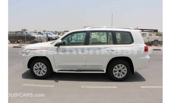 Buy Import Toyota Land Cruiser White Car in Import - Dubai in Baa Buy Import Toyota Land Cruiser White Car in Import - Dubai in Baa