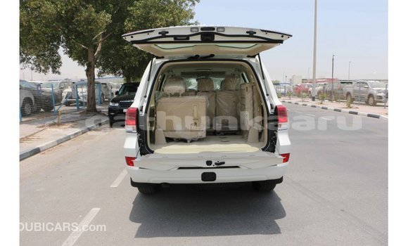 Buy Import Toyota Land Cruiser White Car in Import - Dubai in Baa Buy Import Toyota Land Cruiser White Car in Import - Dubai in Baa