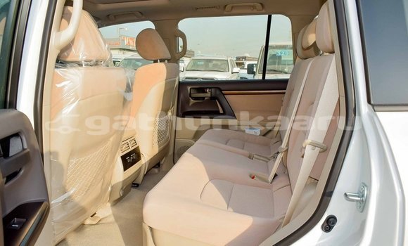 Buy Import Toyota Land Cruiser White Car in Import - Dubai in Baa Buy Import Toyota Land Cruiser White Car in Import - Dubai in Baa