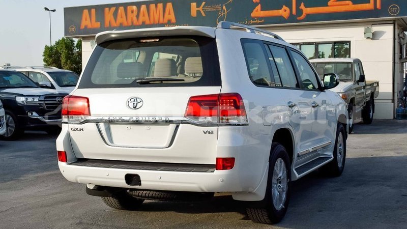 Big with watermark toyota land cruiser baa import dubai 2474