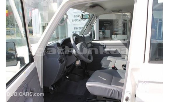 Buy Import Toyota Land Cruiser White Car in Import - Dubai in Baa Buy Import Toyota Land Cruiser White Car in Import - Dubai in Baa