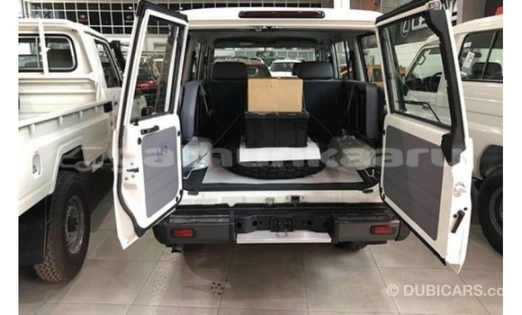 Buy Import Toyota Land Cruiser White Car in Import - Dubai in Baa Buy Import Toyota Land Cruiser White Car in Import - Dubai in Baa