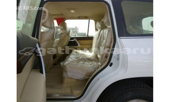 Buy Import Toyota Land Cruiser White Car in Import - Dubai in Baa Buy Import Toyota Land Cruiser White Car in Import - Dubai in Baa
