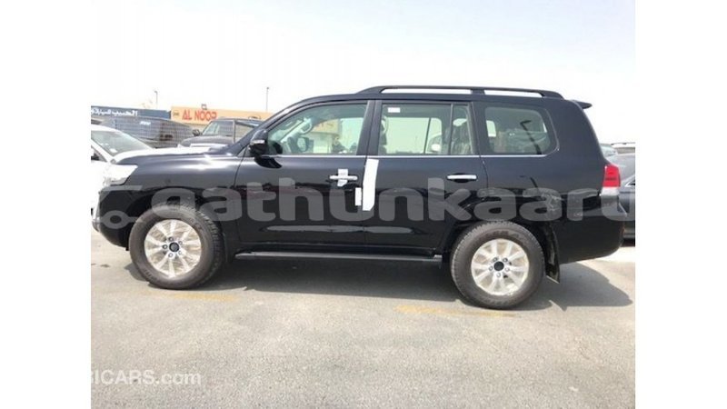 Big with watermark toyota land cruiser baa import dubai 2503