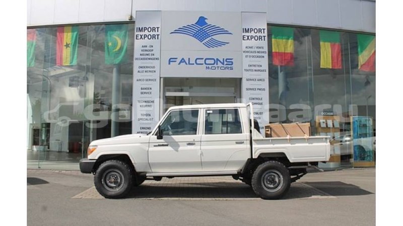 Big with watermark toyota land cruiser baa import dubai 2540