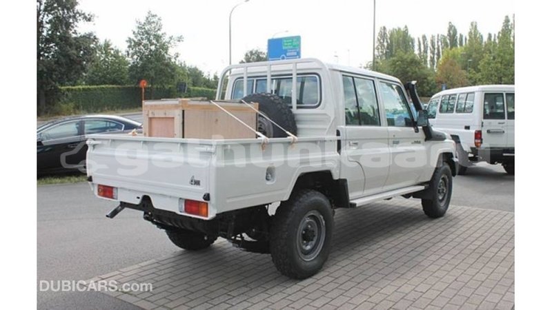 Big with watermark toyota land cruiser baa import dubai 2540