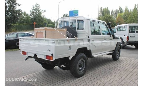Buy Import Toyota Land Cruiser White Car in Import - Dubai in Baa Buy Import Toyota Land Cruiser White Car in Import - Dubai in Baa