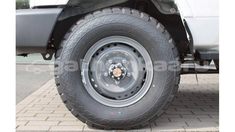 Big with watermark toyota land cruiser baa import dubai 2540