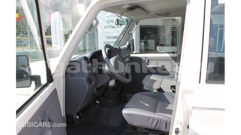 Big with watermark toyota land cruiser baa import dubai 2540