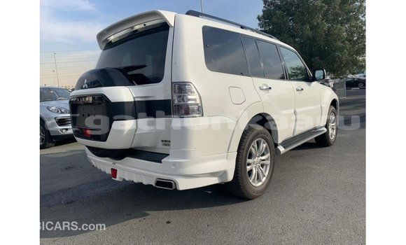 Buy Import Mitsubishi Pajero White Car in Import - Dubai in Baa Buy Import Mitsubishi Pajero White Car in Import - Dubai in Baa