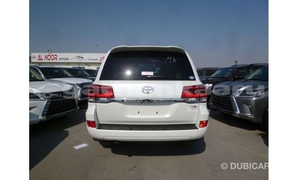 Buy Import Toyota Land Cruiser White Car in Import - Dubai in Baa Buy Import Toyota Land Cruiser White Car in Import - Dubai in Baa