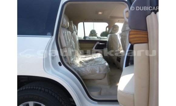 Buy Import Toyota Land Cruiser White Car in Import - Dubai in Baa Buy Import Toyota Land Cruiser White Car in Import - Dubai in Baa