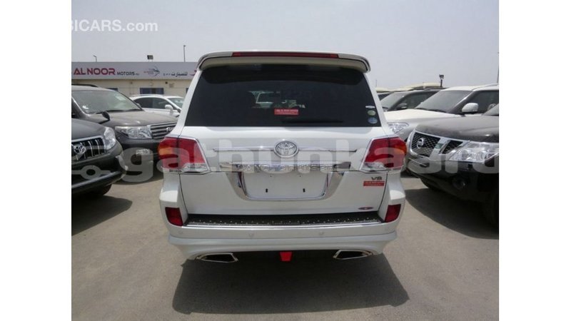 Big with watermark toyota land cruiser baa import dubai 2558