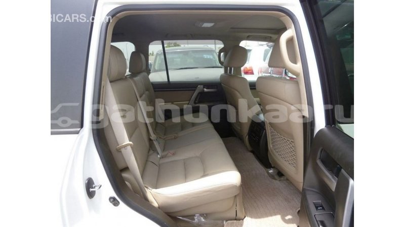 Big with watermark toyota land cruiser baa import dubai 2558