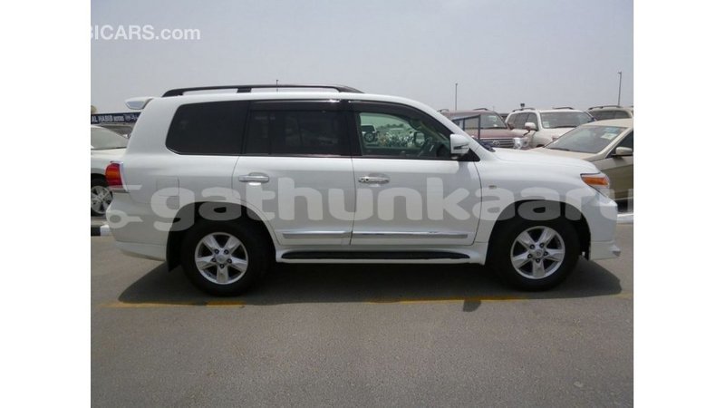 Big with watermark toyota land cruiser baa import dubai 2558