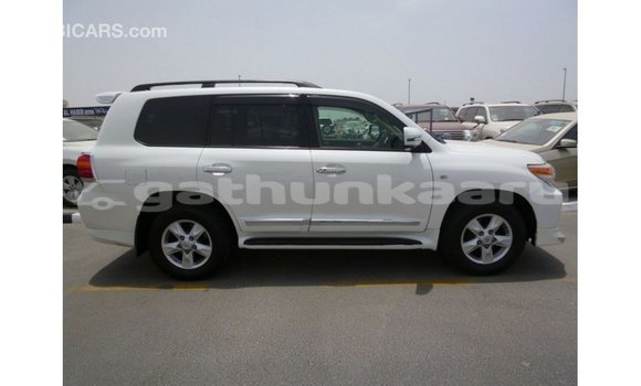Buy Import Toyota Land Cruiser White Car in Import - Dubai in Baa Buy Import Toyota Land Cruiser White Car in Import - Dubai in Baa