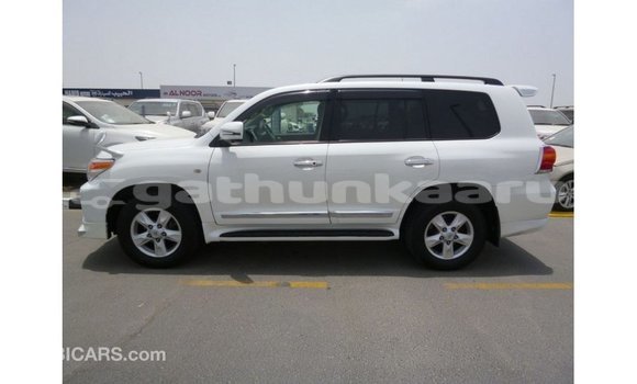 Buy Import Toyota Land Cruiser White Car in Import - Dubai in Baa Buy Import Toyota Land Cruiser White Car in Import - Dubai in Baa