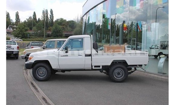 Buy Import Toyota Land Cruiser White Car in Import - Dubai in Baa Buy Import Toyota Land Cruiser White Car in Import - Dubai in Baa