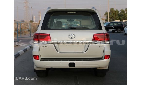 Buy Import Toyota Land Cruiser White Car in Import - Dubai in Baa Buy Import Toyota Land Cruiser White Car in Import - Dubai in Baa