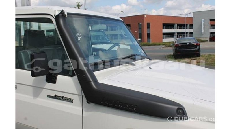 Big with watermark toyota land cruiser baa import dubai 2596