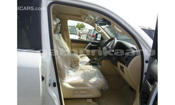 Buy Import Toyota Land Cruiser White Car in Import - Dubai in Baa Buy Import Toyota Land Cruiser White Car in Import - Dubai in Baa