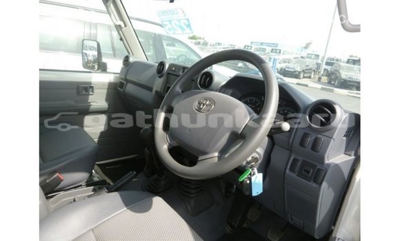 Buy Import Toyota Land Cruiser White Car in Import - Dubai in Baa Buy Import Toyota Land Cruiser White Car in Import - Dubai in Baa