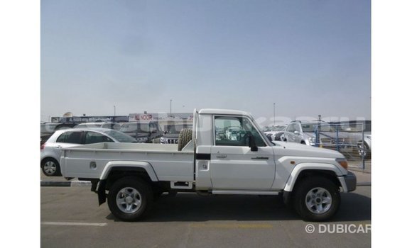 Buy Import Toyota Land Cruiser White Car in Import - Dubai in Baa Buy Import Toyota Land Cruiser White Car in Import - Dubai in Baa