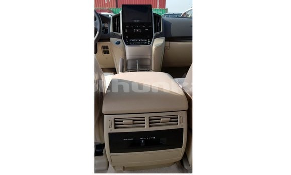 Buy Import Toyota Land Cruiser White Car in Import - Dubai in Baa Buy Import Toyota Land Cruiser White Car in Import - Dubai in Baa