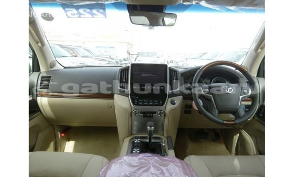 Buy Import Toyota Land Cruiser White Car in Import - Dubai in Baa Buy Import Toyota Land Cruiser White Car in Import - Dubai in Baa