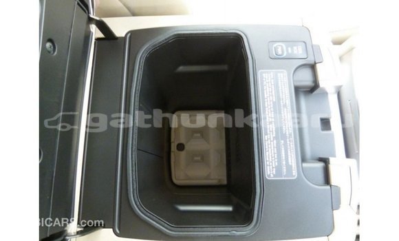 Buy Import Toyota Land Cruiser White Car in Import - Dubai in Baa Buy Import Toyota Land Cruiser White Car in Import - Dubai in Baa