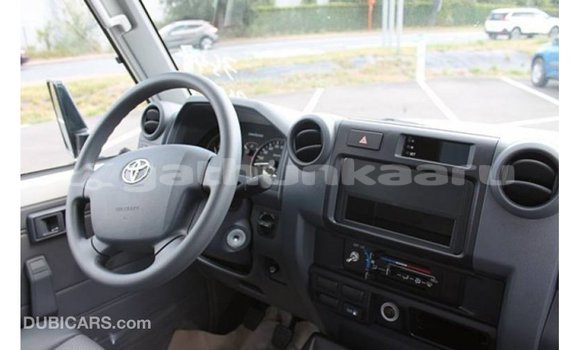 Buy Import Toyota Land Cruiser White Car in Import - Dubai in Baa Buy Import Toyota Land Cruiser White Car in Import - Dubai in Baa