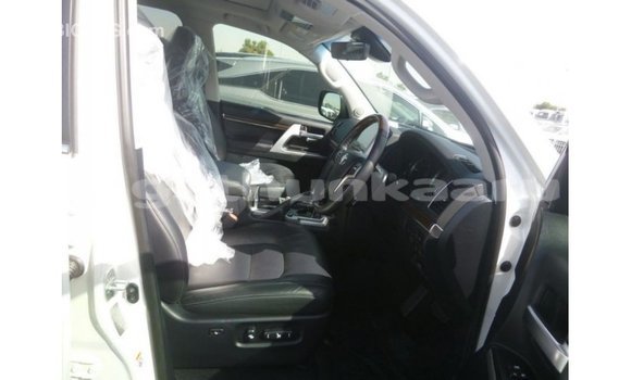 Buy Import Toyota Land Cruiser White Car in Import - Dubai in Baa Buy Import Toyota Land Cruiser White Car in Import - Dubai in Baa