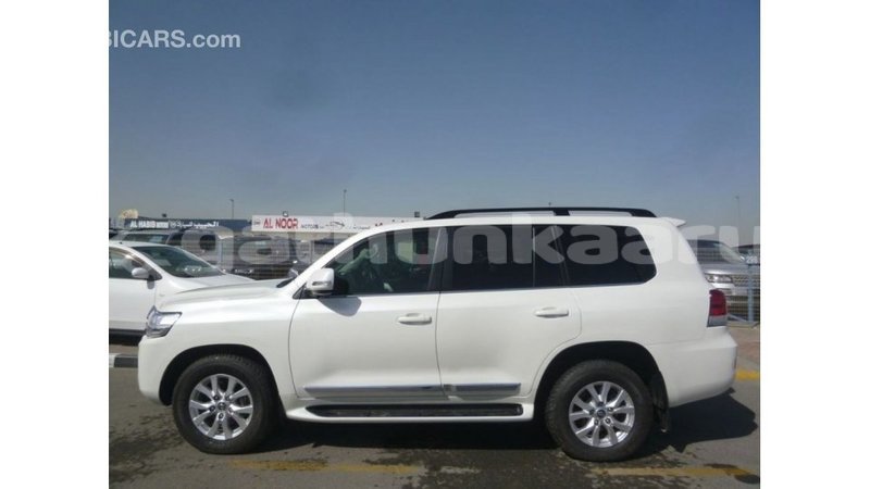 Big with watermark toyota land cruiser baa import dubai 2635