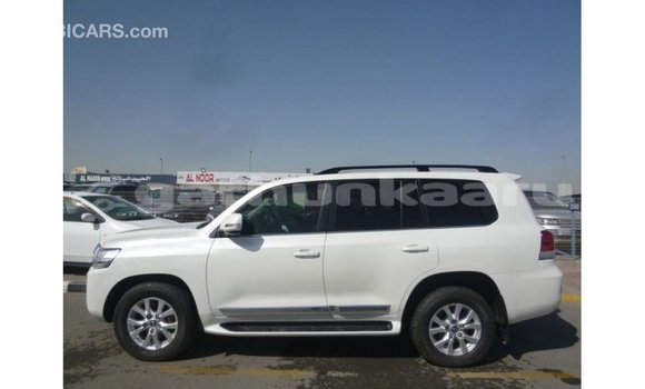 Buy Import Toyota Land Cruiser White Car in Import - Dubai in Baa Buy Import Toyota Land Cruiser White Car in Import - Dubai in Baa
