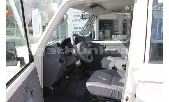 Buy Import Toyota Land Cruiser White Car in Import - Dubai in Baa Buy Import Toyota Land Cruiser White Car in Import - Dubai in Baa