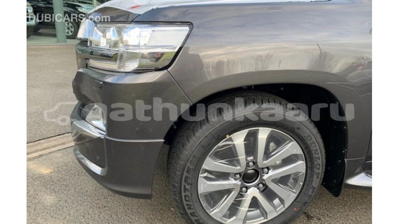 Big with watermark toyota land cruiser baa import dubai 2642
