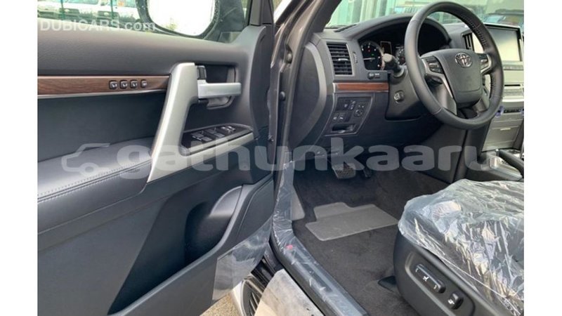 Big with watermark toyota land cruiser baa import dubai 2642